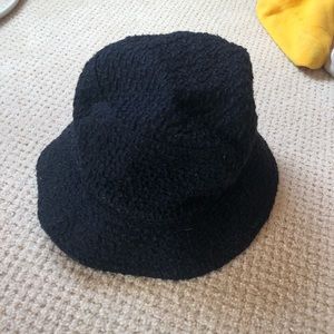 Black bucket hat